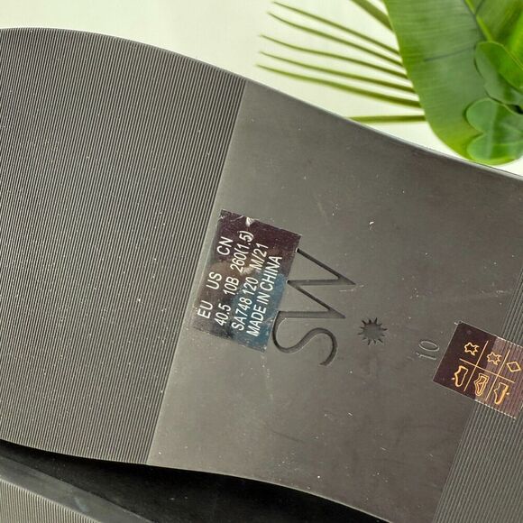 Stuart Weitzman Summerlift Platform Strappy Sandal Round Toe Black Size 10 Flat - Picture 13 of 16